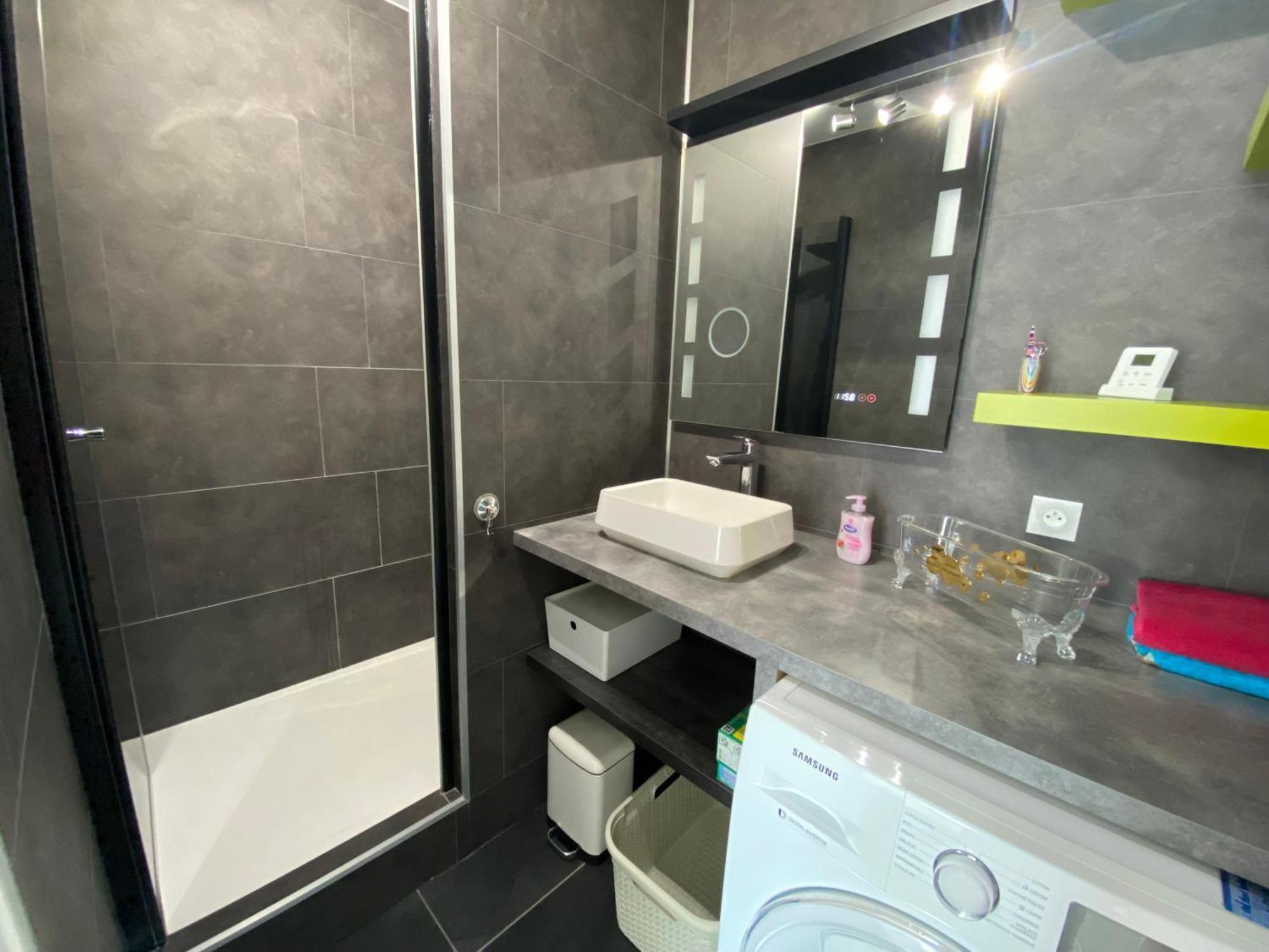 Апартаменти Victoria-T2-41M2-Balcon, Wifi, Linge, Produits, Menage Inclus Реймс Екстер'єр фото