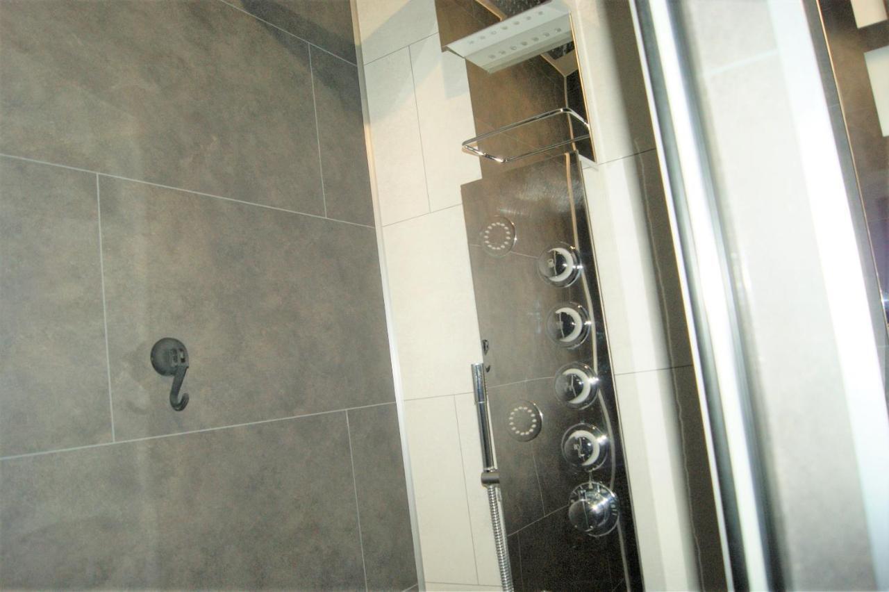 Апартаменти Victoria-T2-41M2-Balcon, Wifi, Linge, Produits, Menage Inclus Реймс Екстер'єр фото